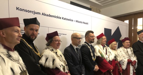 Siedem publicznych uczelni, które mają swoje siedziby w Katowicach rozpoczęło dziś wspólnie rok akademicki. To pierwsza taka inauguracja w historii. Ma związek z przygotowaniami do wydarzeń 2024 roku – Katowice bowiem otrzymały tytuł Europejskiego Miasta Nauki 2024. 