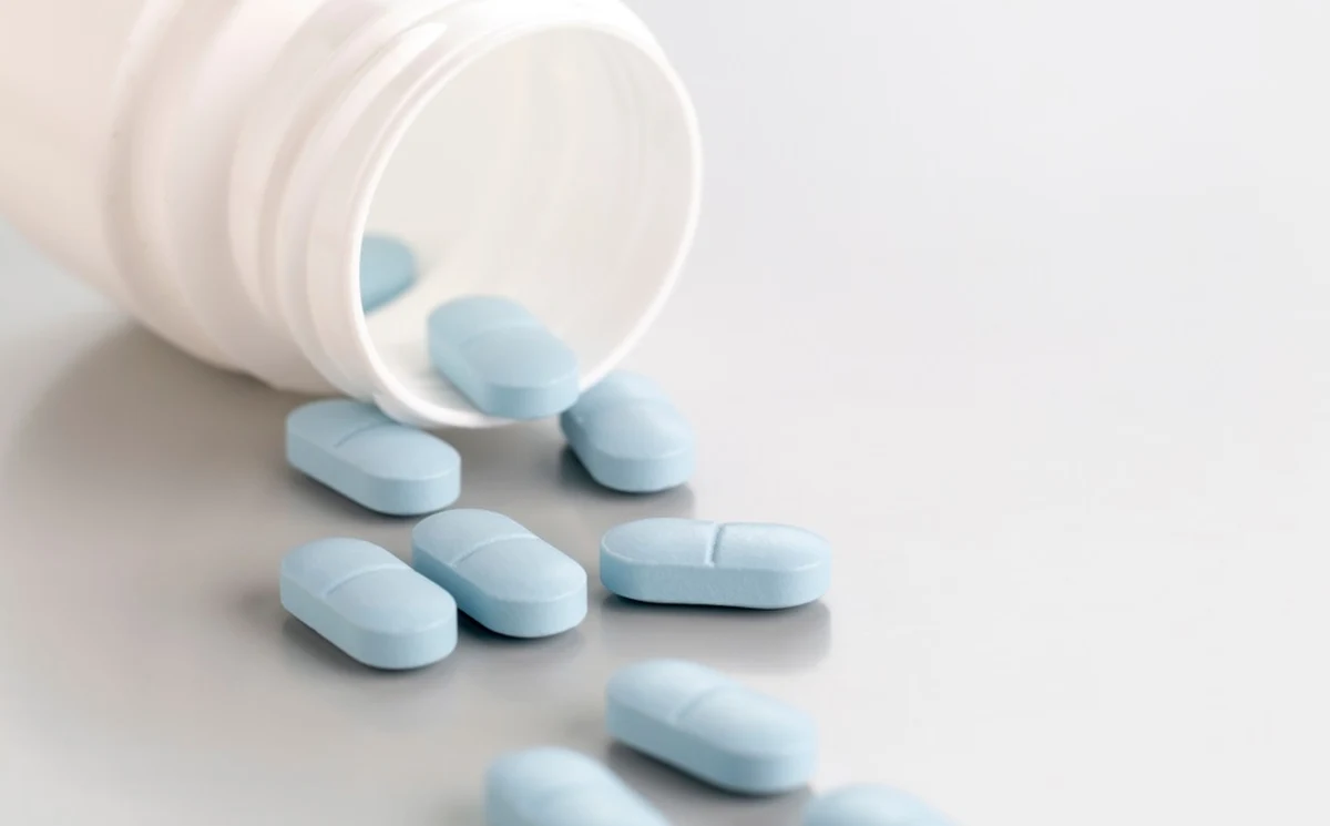 "Nie ma powodów, by rozpocząć dystrybucję tabletek z jodkiem potasu wśród obywateli" - powiedział podczas konferencji prasowej w Warszawie wiceminister spraw wewnętrznych i administracji Błażej Poboży. Wiceszef resortu poinformował jednak, że tabletki trafią do powiatowych jednostek Państwowej Straży Pożarnej.