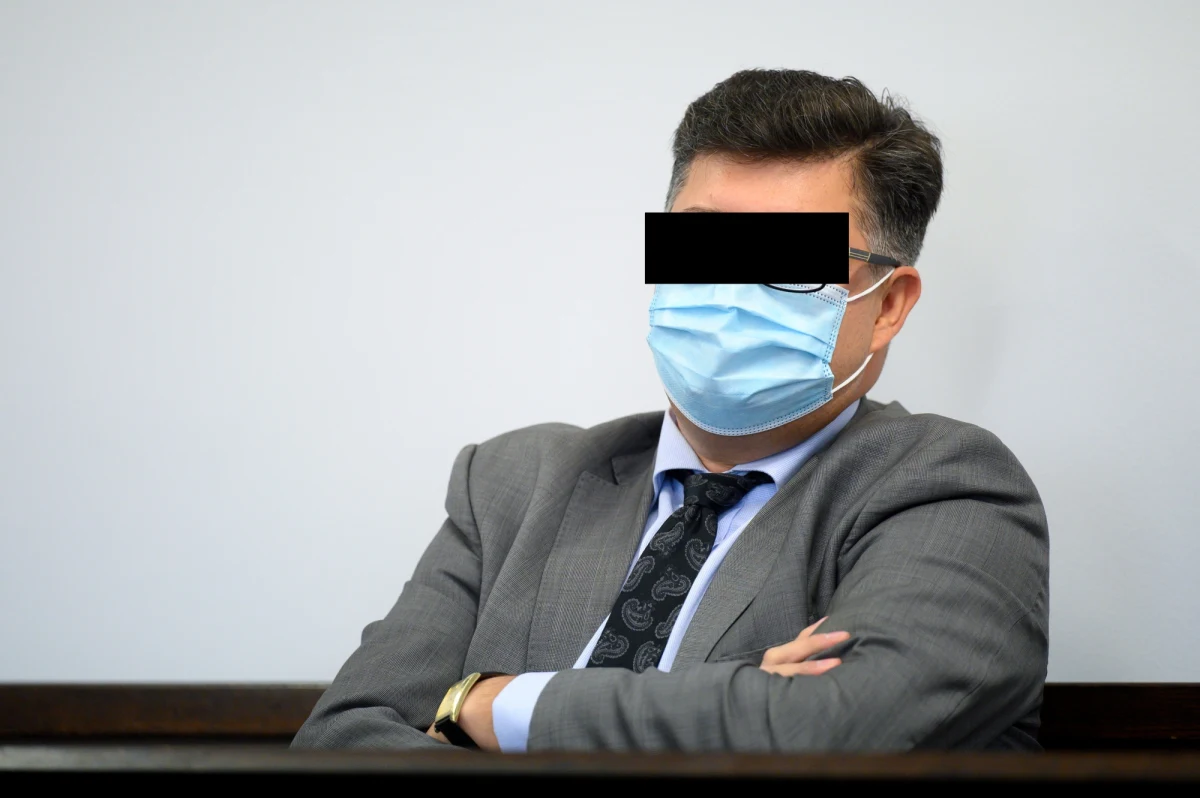 W Sądzie Okręgowym w Poznaniu rozpoczął się w piątek proces Filipa S., społecznika, który m.in. przedstawiając się jako przyszły ambasador RP w Afryce, miał wyłudzić od kilkunastu osób i firm ponad 4 mln zł. Pieniądze miały zostać zainwestowane m.in. w Sudanie.