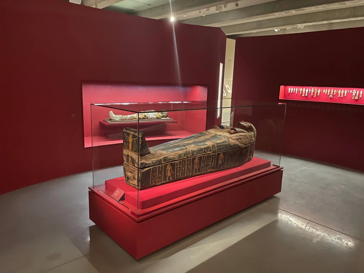 ​Magia Starożytnego Egiptu - do zobaczenia w Muzeum Narodowym na zamku w Lublinie. To unikalna wystawa, na której można podziwiać wiele eksponatów oczywistych dla tematyki egipskiej, takich jak sarkofag czy mumia, ale też wiele jest takich, które nigdy nie były pokazywane.