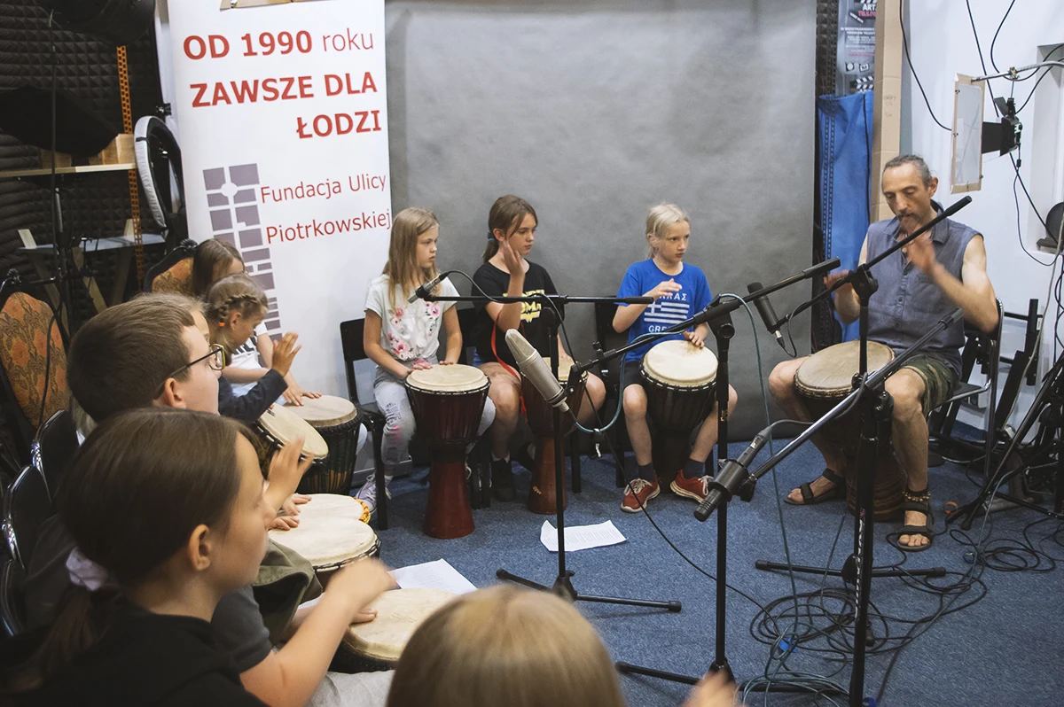 Stolica polskiego street artu, miejsce niezwykłych festiwali oraz ludzi obecnych w literaturze, komiksach i spektaklach teatralnych - tak w skrócie można zapowiedzieć sobotni (1 października) spacer szlakiem Łodzi kreatywnej. Zbiórka o 11.00, przed Art Inkubatorem przy Tymienieckiego 3 w Łodzi.
