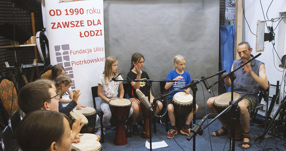 Stolica polskiego street artu, miejsce niezwykłych festiwali oraz ludzi obecnych w literaturze, komiksach i spektaklach teatralnych - tak w skrócie można zapowiedzieć sobotni (1 października) spacer szlakiem Łodzi kreatywnej. Zbiórka o 11.00, przed Art Inkubatorem przy Tymienieckiego 3 w Łodzi.