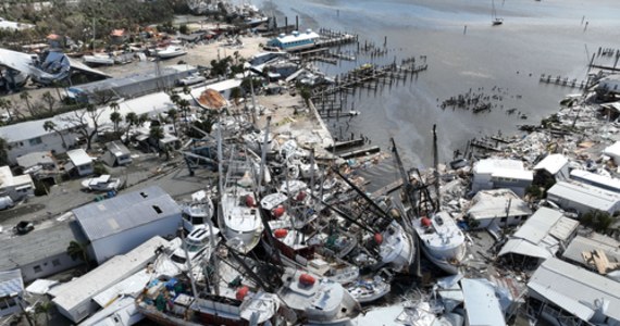 ​Ian, który z burzy tropikalnej w piątek znów stał się huraganem uderzył w Karolinę Południową. Według różnych źródeł, zanim opuścił Florydę mógł zabić tam od kilkunastu do ponad 35 osób.