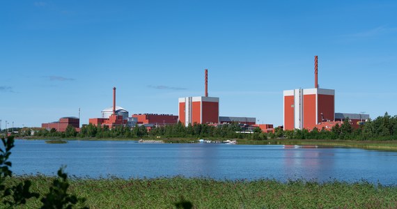 ​Nowy reaktor w elektrowni Olkiluoto, na zachodnim wybrzeżu Finlandii, po raz pierwszy rozpoczął produkcję energii elektrycznej z pełną mocą 1600 MW. - poinformował w piątek operator elektrowni. Cała siłownia z trzema reaktorami dostarcza obecnie ok. 40 proc. energii w kraju.
