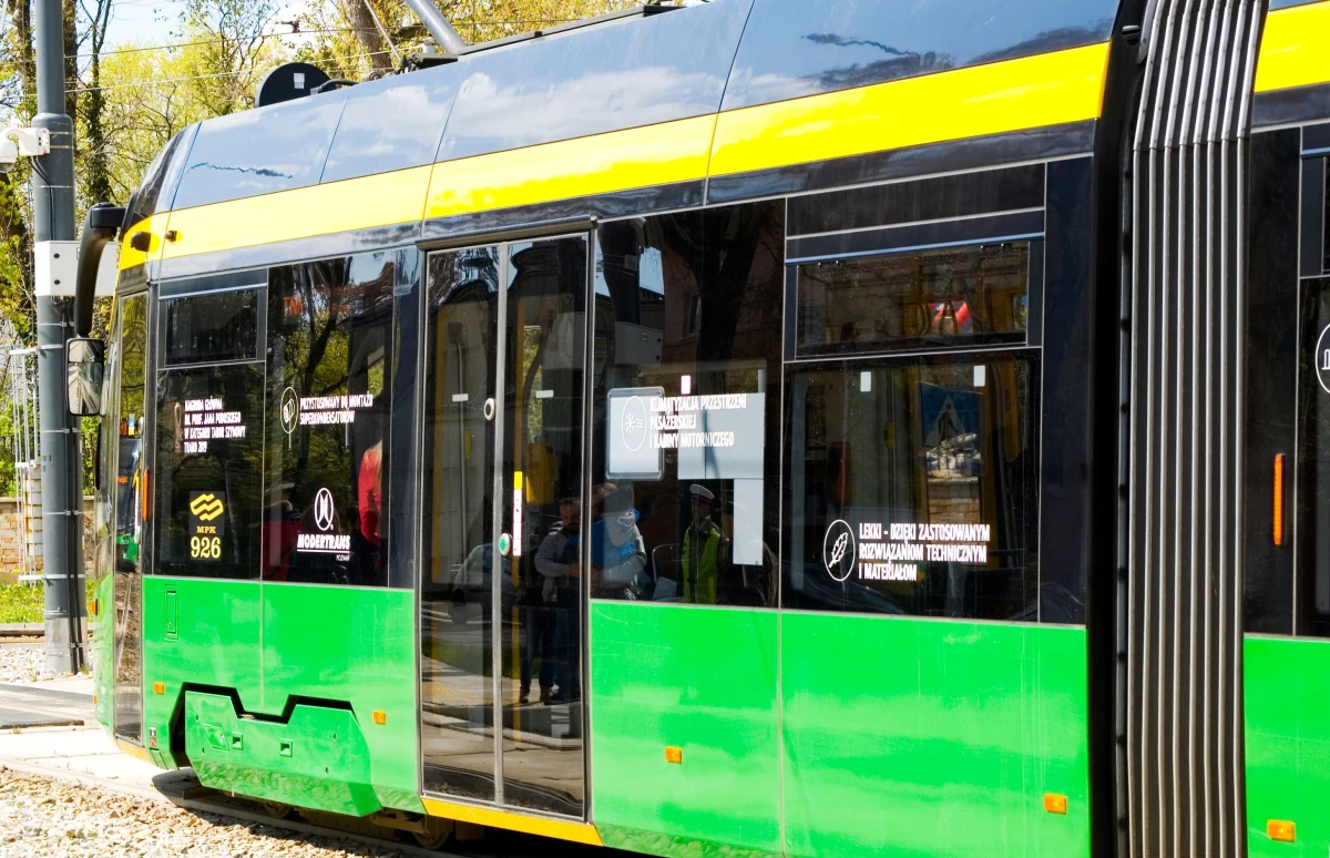 W związku z prowadzonymi w Poznaniu remontami, skutkującymi wyłączeniem ruchu tramwajowego w centrum miasta i na trasie PST, od soboty wprowadzono zmiany w organizacji transportu publicznego. Część tramwajów kursuje inaczej lub częściej.
