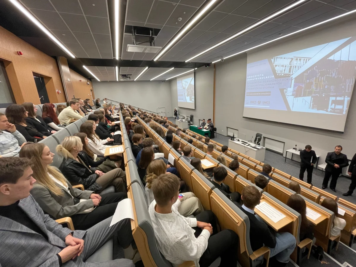 Nowy rok akademicki w Lublinie rozpoczęty. Pierwsze immatrykulacje odbyły się na Uniwersytecie Marii Curie-Skłodowskie. Jako pierwsi w poczet studentów przyjęci zostali ci z Wydziału Politologii i Dziennikarstwa UMCS.

