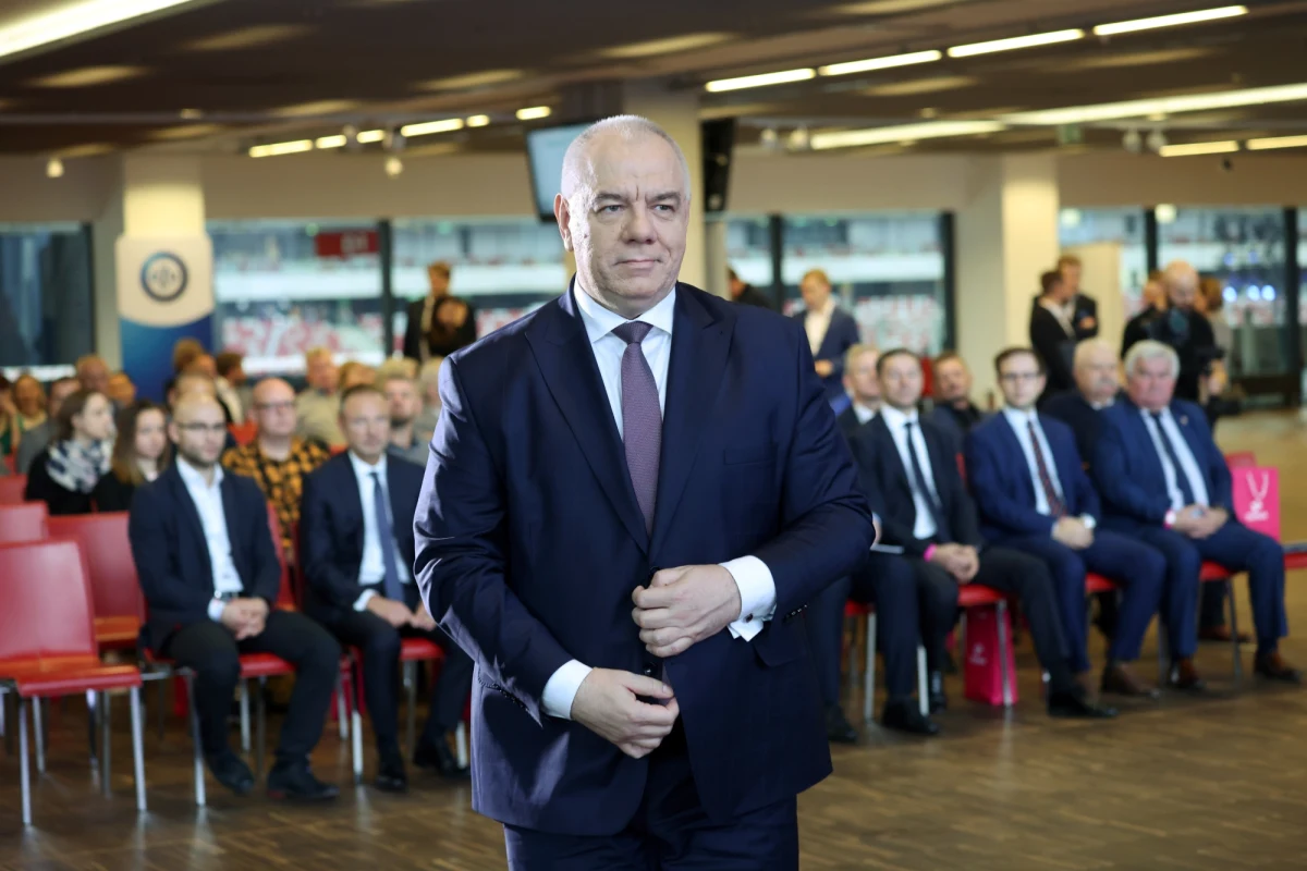 Szczegóły projektu dotyczącego opodatkowania nadmiarowych marż będą przedstawione w ciągu 2 tygodni - powiedział wicepremier, minister aktywów państwowych Jacek Sasin. "Chcemy przewidzieć mechanizm odpisywania od podstawy opodatkowania inwestycji, żeby dać impuls inwestycyjny" - dodał.