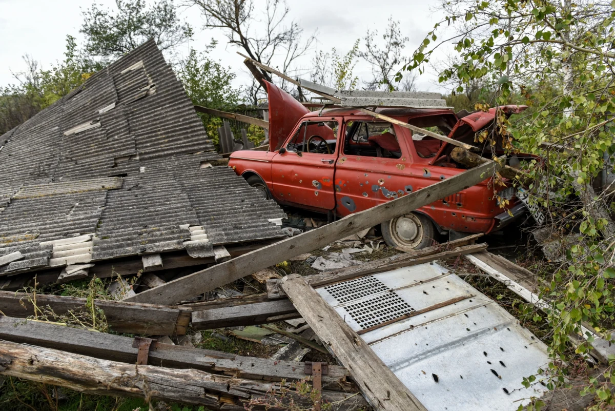 W rejonie (powiecie) kupiańskim w obwodzie charkowskim na północnym-wschodzie Ukrainy znaleziono ostrzelaną przez rosyjskie wojska kolumnę samochodów cywilnych – powiadomił szef regionalnych władz Ołeh Syniehubow. Zginęły 24 osoby, w tym 13 dzieci i kobieta w ciąży - poinformował rzecznik Służby Bezpieczeństwa Ukrainy tego regionu Władysław Abduła.
