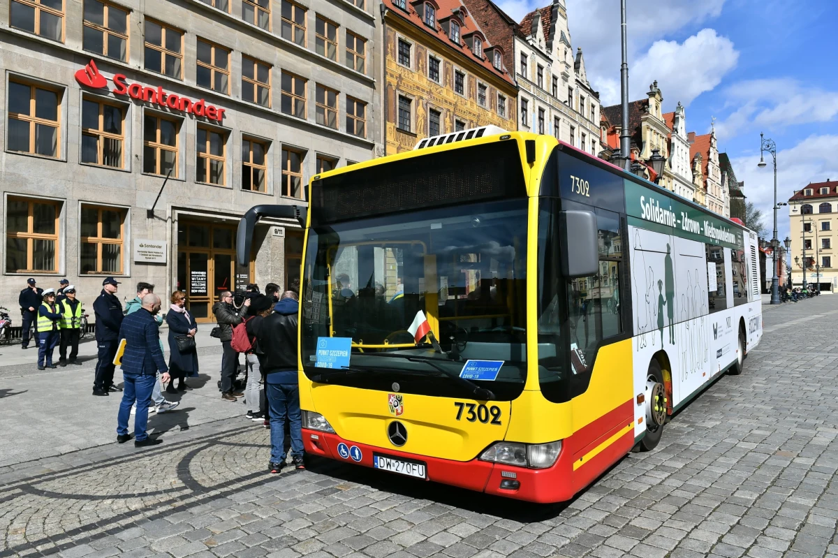 W sobotę, 1 października, Szczepciobus wrócił na ulice Wrocławia. Reaktywacja nastąpiła podczas Biegu Uniwersytetu Medycznego, gdzie można było zaszczepić się pierwszy raz albo skorzystać z dawki przypominającej.