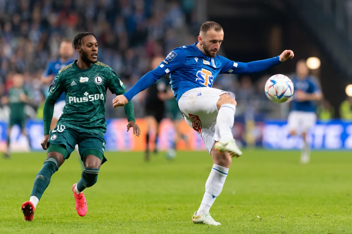 Klasyk ekstraklasy bez goli. Ponad 35 tysięcy widów obejrzało przeciętne widowisko. Z podziału punktów bardziej zadowoleni mogą być warszawianie, którzy kończyli mecz w dziesiątkę.