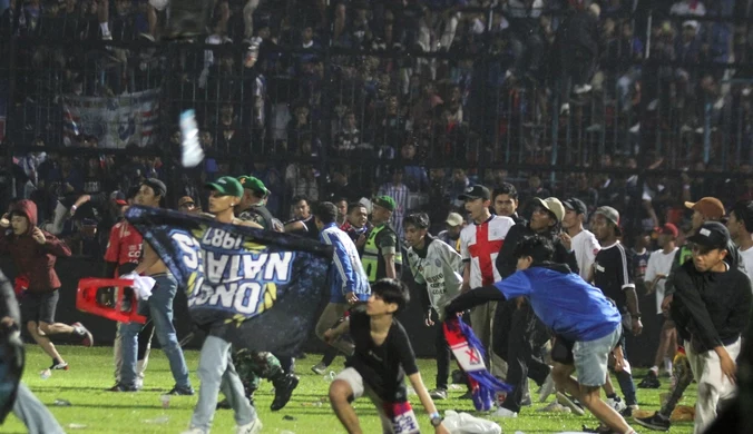 Indonezja: Horror na stadionie piłkarskim. W zamieszkach zginęły 174 osoby