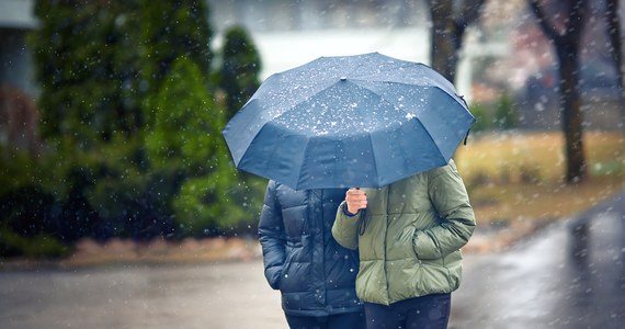 Niedziela będzie pochmurna i z przelotnymi opadami deszczu. Na większości obszaru maksymalna temperatura wyniesie 13-14 stopni Celsjusza - powiedziała Ewa Łapińska z IMGW-PIB. Synoptycy zapowiadają poprawę pogody. W okolicach piątku termometry mogą wskazać do 20 stopni.
