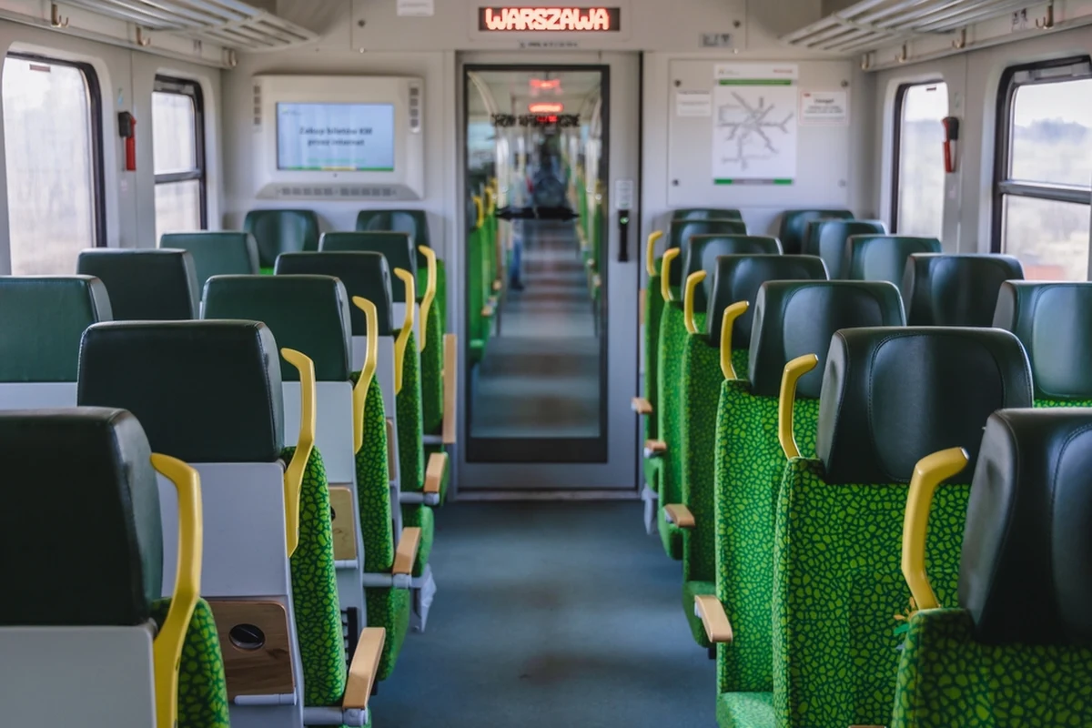 Od poniedziałku, 3 października, do końca miesiąca, ruch pociągów na odcinku Warszawa Rembertów – Sulejówek Miłosna, będzie odbywał się po jednym torze. W związku z tym kursowanie pociągów SKM S2 pomiędzy tymi stacjami, zostanie całkowicie wstrzymane. Ograniczone zostanie również kursowanie pociągów Kolei Mazowieckich na tej trasie.