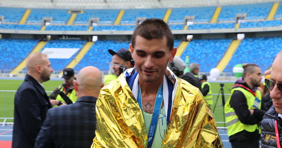 Po raz czwarty Silesia Marathon wygrał Andrzej Rogiewicz, który pokonał trasę w dwie godziny oraz 20 minut. O godzinie ósmej uczestnicy biegu wystartowali ze Stadionu Śląskiego w Chorzowie. "Narzuciłem sobie spore tempo. Z deszczem nam się upiekło, ale wietrznie było zwłaszcza podczas drugiej części biegu" - powiedział RMF FM nowy mistrz Silesia Marathonu. 
