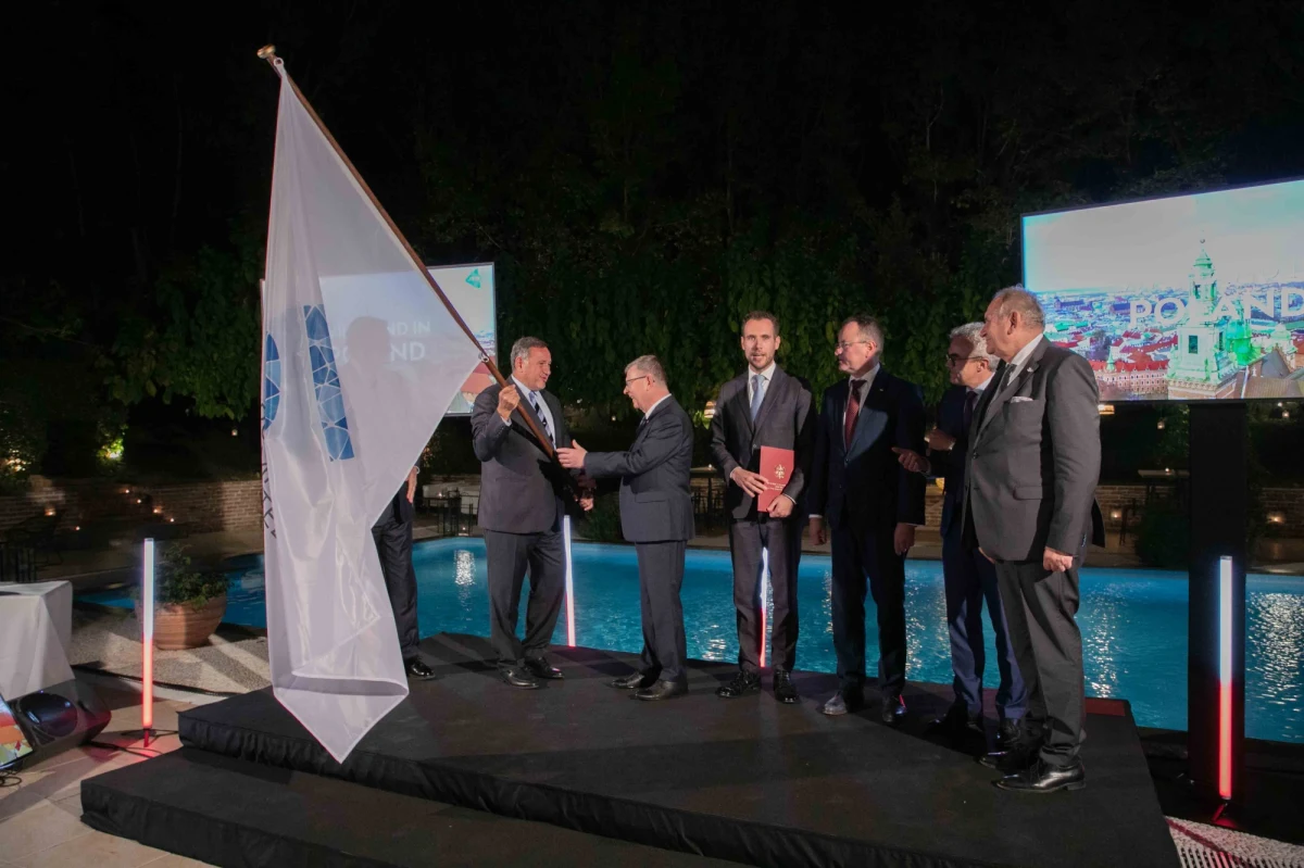 W antycznej Olimpii, gdzie odbywały się starożytne igrzyska olimpijskie, odbyła się ceremonia przekazania flagi Igrzysk Europejskich polskiej delegacji. Ten symboliczny gest oznacza, że Kraków i Małopolska oficjalnie stały się organizatorami imprezy.
