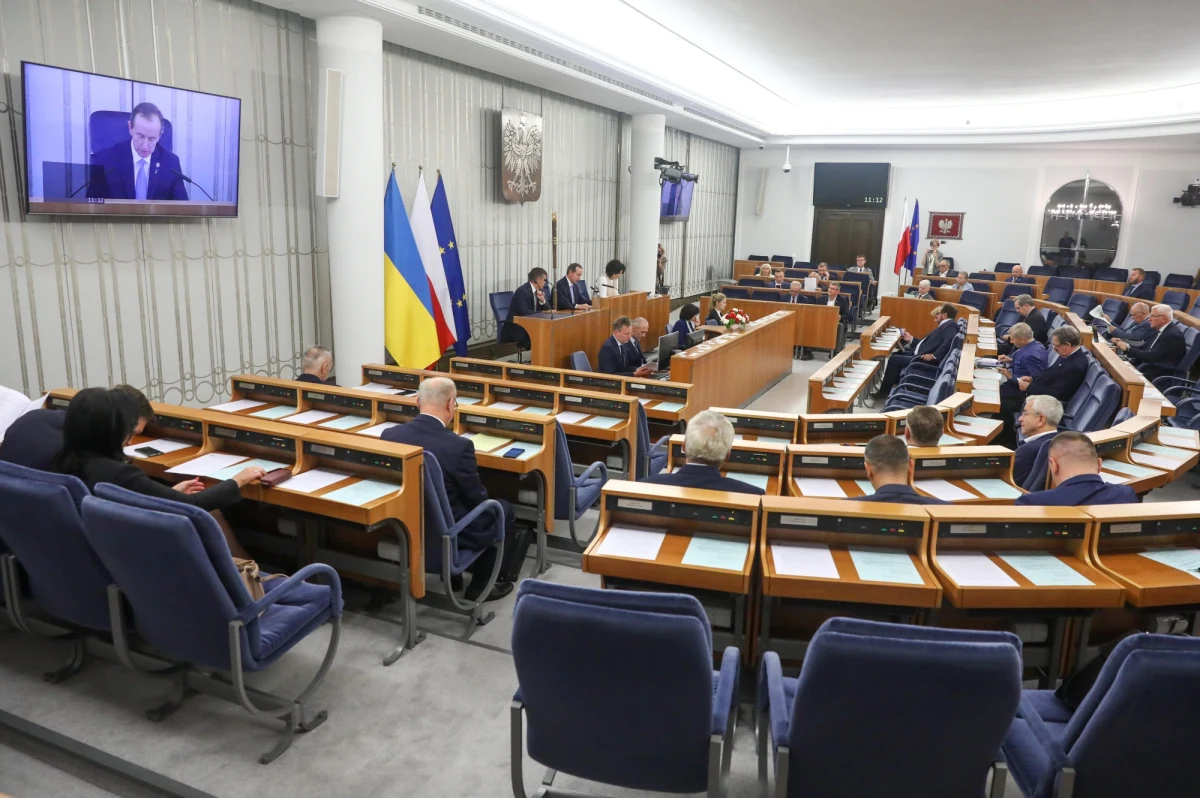 Zmiany w składzie rządu, kolejne gospodarskie wizyty polityków w terenie, posiedzenia Sejmu i Senatu, a także zapewne następna podwyżka stóp procentowych - taki jest zarys wydarzeń politycznych na najbliższe dni. Co dokładniej czeka nas w przyszłym tygodniu?