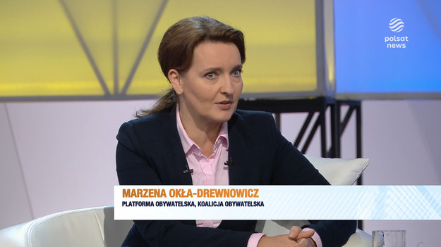 - Ja akurat nie śpiewałem - powiedział Bartosz Kownacki, poseł PiS odnosząc się do posiedzenia klubu PiS. - Część oficjalnie była poważna, a w części nieoficjalnej to nie oszukujmy się, politycy rozmawiają, składają sobie życzenia, jak są ku temu okazje - dodał w programie "Śniadanie Rymanowskiego w Polsat News i Interii".Posłanka KO Marzena Okła-Drewnowicz, uznała, że "praca ministra Michała Dworczyka to zarządzanie mailowe". - Powinien być zdymisjonowany po wybuchy afery mailowej, to niepoważne, że instruuje ministrów ze skrzynki dostępnej dla hakerów z obcych państw - dopowiedział Bartoszewski z PSL. 