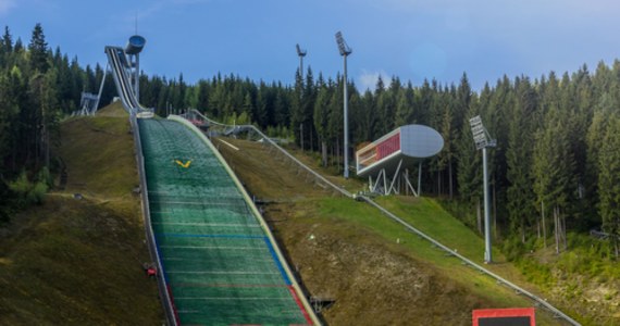 Fatalnie wyglądający upadek zaliczyła podczas konkursu Letniej Grand Prix w skokach narciarskich w niemieckim Klingenthal Emely Torazza. Reprezentantka Szwajcarii runęła na zeskok klatką piersiową. Trafiła do szpitala.