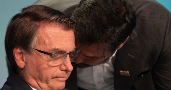 W niedzielę w Brazylii odbywają się wybory powszechne, w których 156 mln obywateli kraju wybiera prezydenta, gubernatorów, 27 z 81 senatorów, 513 parlamentarzystów Izby Deputowanych oraz 1035 deputowanych stanowych. Sondaże pokazują, że największe szanse na objęcie fotela prezydenta ma kandydat opozycyjnej lewicy Inacio Lula da Silva. Urzędujący prezydent Jair Bolsonaro w kampanii wielokrotnie podkreślał, że może nie pogodzić się z wyborczą porażką, co podsyca obawy o wybuch kryzysu politycznego.
