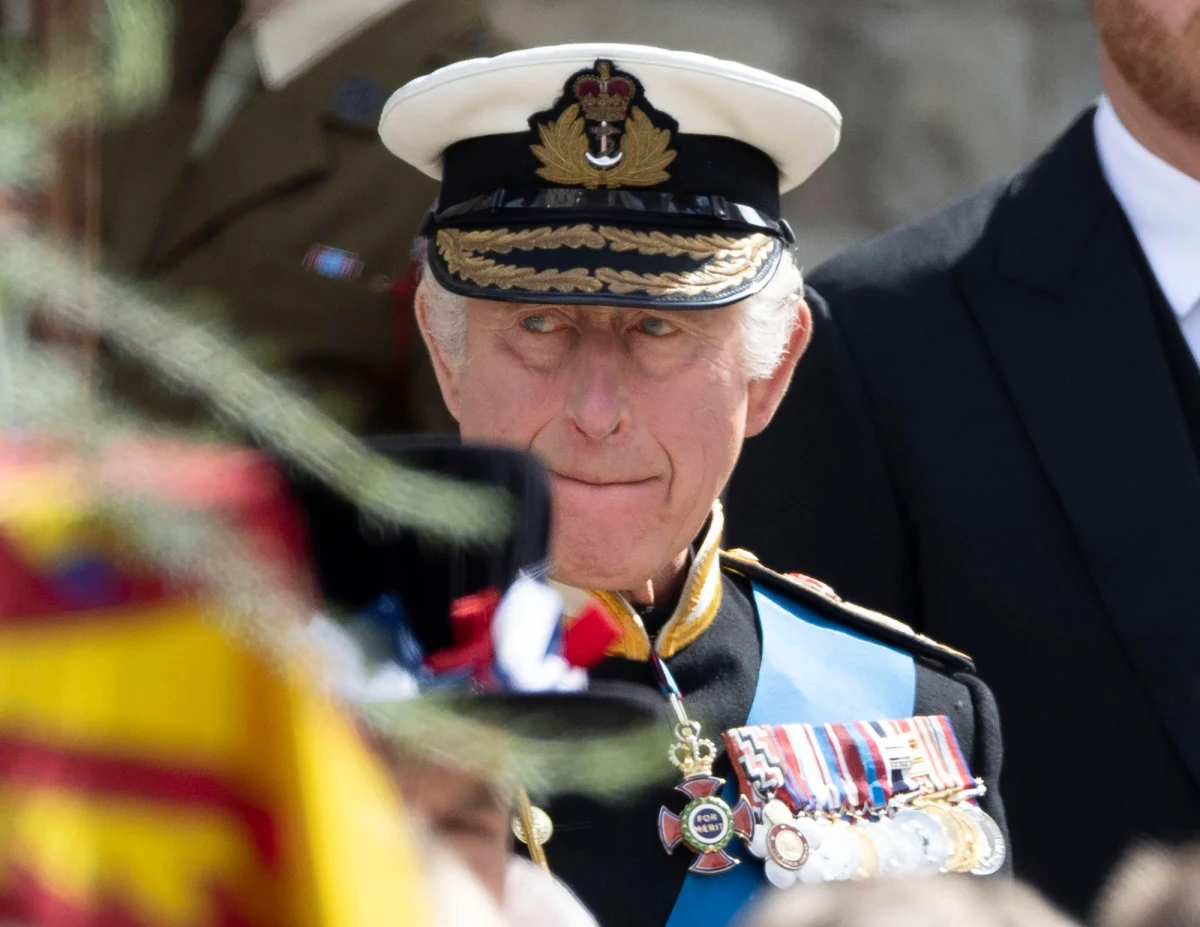 Karol III, od dawna angażujący się w ochronę środowiska, nie pojedzie na ONZ-owski szczyt klimatyczny COP27, który odbędzie się w listopadzie w Egipcie. Król Wielkiej Brytanii nie weźmie udziału w wydarzeniu, choć został na nie zaproszony - potwierdził Pałac Buckingham. Media sugerują, że Karol III posłuchał w tej kwestii premier. 