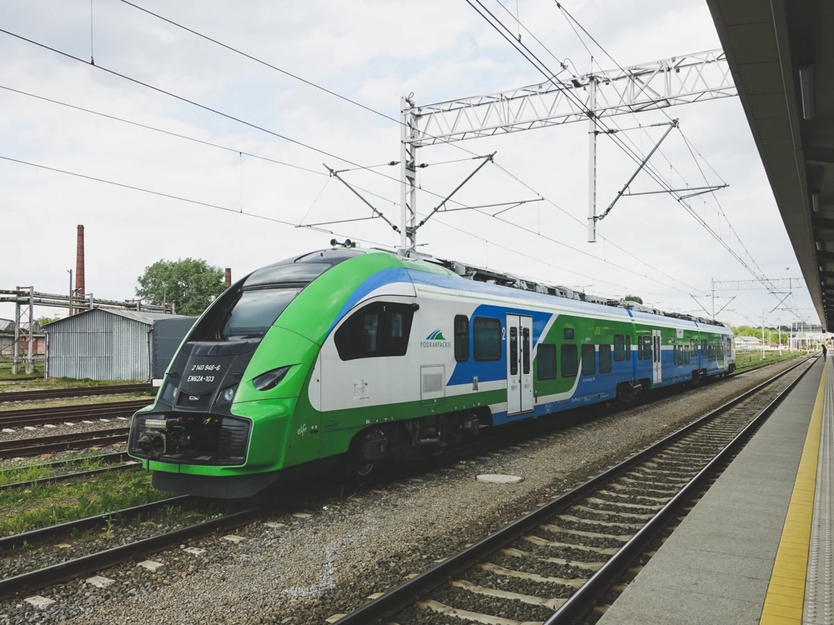 POLREGIO S.A. we współpracy z Zarządem Transportu Miejskiego, wprowadziły Zintegrowany Bilet Pociąg + Autobus. Bilet uprawnia do przejazdów środkami komunikacji miejskiej, na całym obszarze obsługiwanym przez ZTM Rzeszów.