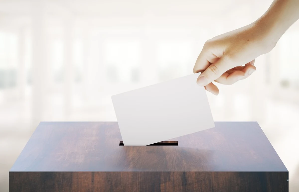 Przeprowadzone w niedzielę referendum w sprawie odwołania burmistrza i rady miejskiej w Murowanej Goślinie (Wielkopolskie) jest nieważne. Doo urn poszło zbyt mało osób. Zabrakło nieco ponad 40 głosów.