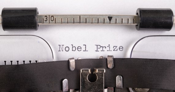 W czwartek 6 października poznamy nazwisko tegorocznego laureata literackiego Nobla. Wśród typowanych pisarzy są antyputinowcy, obłożony fatwą Salman Rushdie, a listę noblowskich zakładów otwiera Michel Houellebecq.