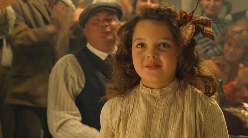 Miała zaledwie osiem lat, kiedy zagrała w "Titanicu" u boku Leonarda DiCaprio, wcielając się w dziewczynkę o imieniu Cora, którą główny bohater filmu porywa do tańca w scenie pokładowej zabawy. Jak potoczyły się dalsze losy Alex Owens-Sarno?