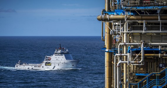 Po tym, jak w weekend z obu gazociągów Nord Stream przestał wydobywać się gaz, szwedzka Straż Przybrzeżna poinformowała w poniedziałek, że na północny-wschód od wyspy Bornholm ponownie zwiększył się wyciek z gazociągu Nord Stream 2. Przyczyna wzrostu ciśnienia nie jest znana.