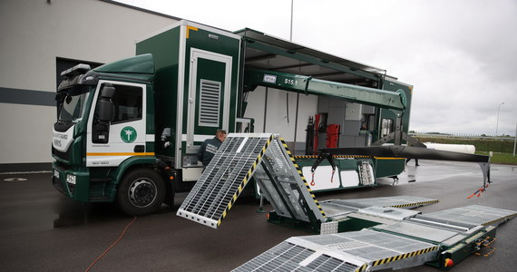 Bezpośrednio przy nowej drodze ekspresowej S7 w Miechowie (woj. małopolskie) będzie działać nowy, zamiejscowy oddział Inspektoratu Transportu Drogowego. W poniedziałek został wyposażony w mobilną stację diagnostyczną przeznaczoną do kontroli stanu technicznego pojazdów.