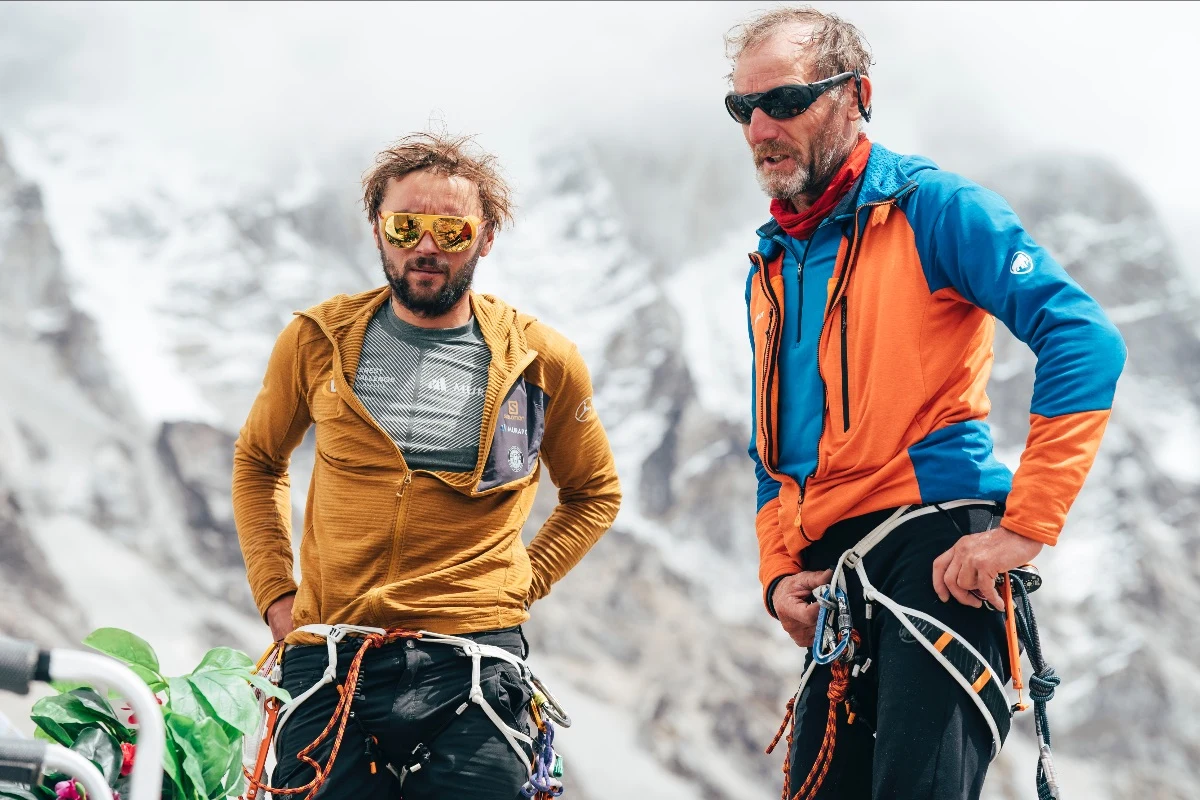 Andrzej Bargiel razem ze swoim zespołem rezygnuje ze zdobycia Mount Everestu i zjechania z niego na nartach. Jak przekazał, prognoza pogody na kolejne dni i tygodnie jest coraz gorsza.