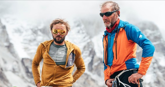 Andrzej Bargiel razem ze swoim zespołem rezygnuje ze zdobycia Mount Everestu i zjechania z niego na nartach. Jak przekazał, prognoza pogody na kolejne dni i tygodnie jest coraz gorsza.