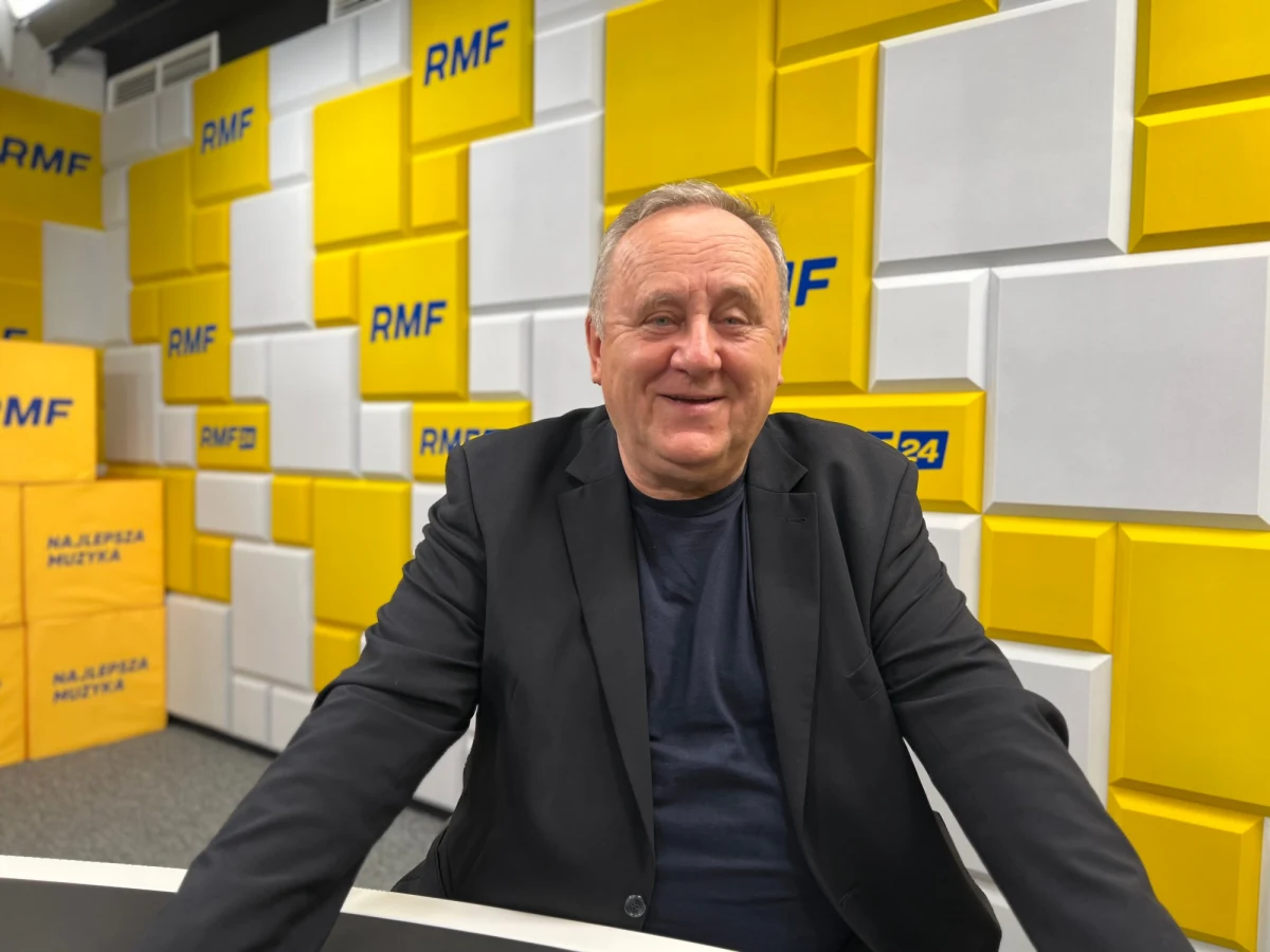 "Rosja może przegrać tę wojnę i wiele na to wskazuje. Putin nieprzypadkowo straszy bronią jądrową. Zdał sobie sprawę z tego, że będzie mu bardzo ciężko pokonać Ukrainę siłami konwencjonalnymi" – mówił w Popołudniowej rozmowie w RMF FM były rektor Akademii Obrony Narodowej gen. Bogusław Pacek. Jak dodawał, obecnie trwa trzeci etap wojny, który jest – w jego przekonaniu – decydujący. "On na pewno będzie decydujący dla Ukrainy i Rosji, ale może być także ważny dla państw, które wspierają Ukrainę dzisiaj" – podkreślił.