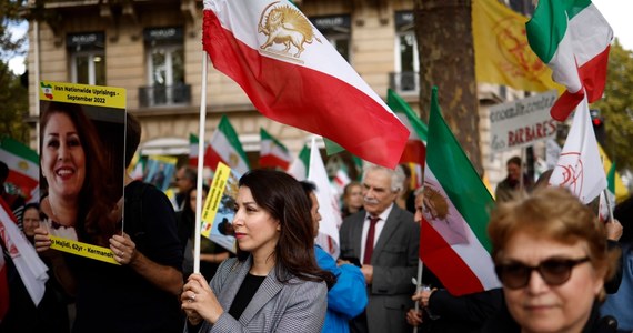 Prezydent USA Joe Biden zapowiedział nałożenie kolejnych sankcji przeciwko irańskiemu reżimowi w związku z represjami przeciwko demonstrującym kobietom i studentom w Iranie. Zapewnił też o poparciu USA  dla protestujących.