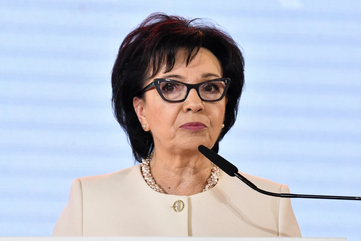 Elżbieta Witek robi, co może, by nie zapłacić kar pieniężnych nałożonych na nią przez Najwyższą Izbą Kontroli w związku z niestawieniem się na przesłuchanie w charakterze świadka. Marszałek Sejmu złożyła skargę kasacyjną na niekorzystną dla niej decyzję sądu administracyjnego dotyczącą pierwszej z kar – dowiedział się dziennikarz RMF FM Krzysztof Zasada.