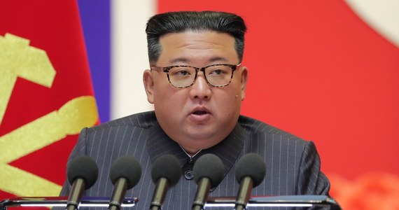 ​Korea Północna popiera aneksję okupowanych terytoriów Ukrainy przez Rosję - poinformowało ministerstwo spraw zagranicznych tego państwa. Pjongjang dodatkowo poparł rosyjskie weto na posiedzeniu Rady Bezpieczeństwa ONZ wobec rezolucji potępiającej pseudoreferenda.  