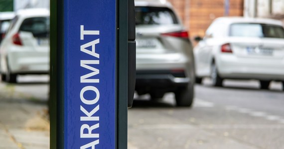 Kilka nowych parkomatów w Łodzi nie zadziałało w pierwszym dniu użytkowania. Od wczoraj (3 października) trzeba płacić za parkowanie w nowych urządzeniach, które są podobne do starych, ale mają dotykowy ekran.