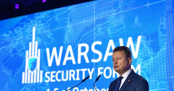 Niezmiernie ważne jest, by Ukraina miała możliwość wypchnięcia Rosjan poza zajęte terytoria. Musimy zmaksymalizować presję na Rosję, by ograniczyć jej zdolności do podejmowania działań - powiedział wicepremier, szef MON Mariusz Błaszczak podczas Warsaw Security Forum.