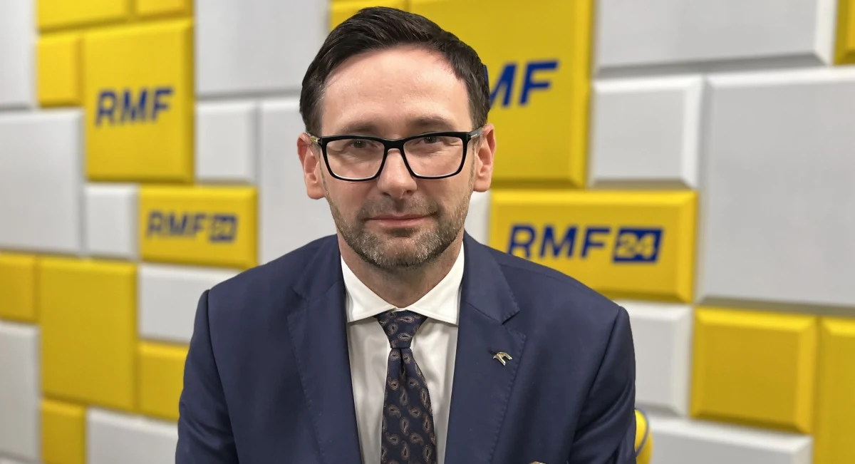 „Robimy wszystko jako koncern, aby ceny się ustabilizowały. Od dwóch miesięcy realizujemy cały czas obniżki na naszych stacjach. Nadal jesteśmy firmą, która ma najtańsze paliwo w Europie, ale zobaczymy, co przyniesie czas” – mówił w Rozmowie w południe w RMF FM prezes PKN Orlen Daniel Obajtek. Podkreślił, że robi wszystko, by benzyna 95-tka „nie kosztowała 7 zł”. 