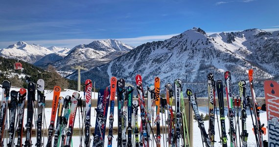 Wyjazd na narty w Alpy będzie w tym sezonie droższy. Organizatorzy tamtejszych stoków zapowiadają podwyżki cen karnetów i oszczędności na każdym kroku. Wszystko przez wzrost cen energii potrzebnej do obsługi narciarzy.