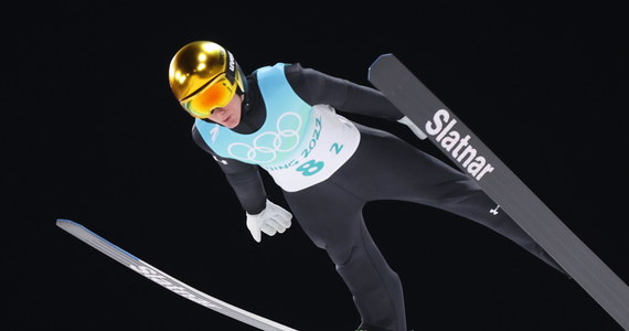 Na miesiąc przed rozpoczęciem nowego sezonu Pucharu Świata w skokach narciarskich dobiegają zaskakujące informacje ze Słowenii. Cene Prevc postanowił zakończyć karierę - podaje portal siol.net. 26-latek postanowił skupić się na studiach. Miniona zima była najlepszą w karierze "średniego" z braci Prevców.