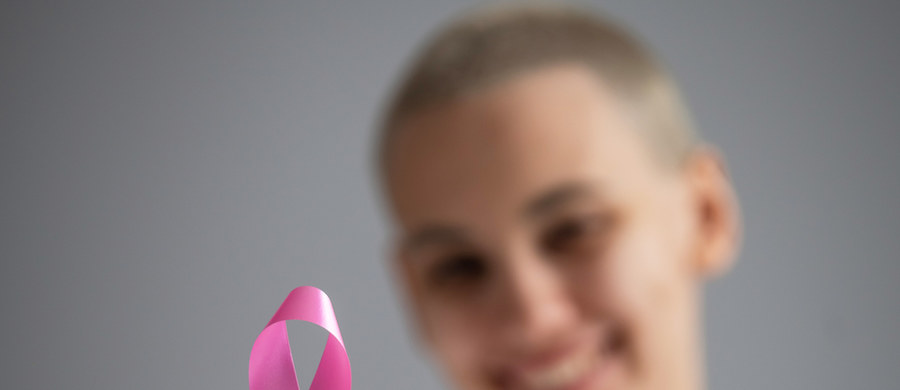 „Rak piersi zmienił moje podejście do życia” – tak mówi w wywiadzie z dziennikarzem RMF FM pani Alicja, podopieczna fundacji „OnkoCafe”, która 3 lata temu wygrała walkę z nowotworem piersi. „Chcę głośno mówić o raku piersi, bo uważam że jest to w Polsce temat tabu” – uważa.