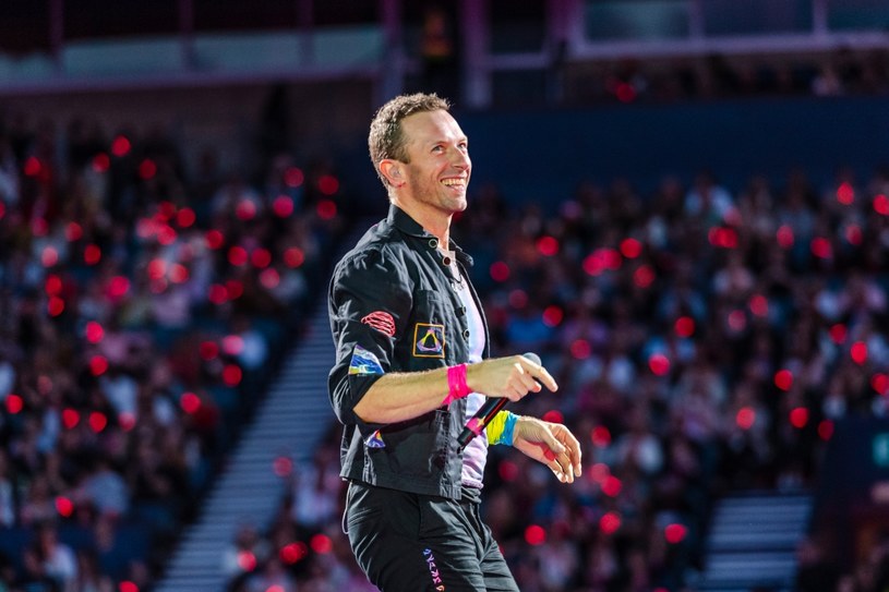 Menedżment brytyjskiego zespołu Coldplay poinformował w mediach społecznościowych, że lider tej formacji, Chris Martin, zapadł na "poważna infekcję płuc", pozostaje pod ścisłym nadzorem lekarza i musi odpoczywać przez co najmniej trzy tygodnie. W związku z chorobą wokalisty zespół odwołał najbliższe koncerty.