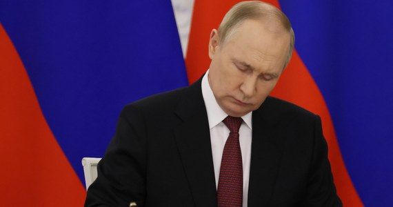 ​Prezydent Rosji Władimir Putin podpisał ustawy dotyczące aneksji czterech ukraińskich obwodów. Dokumenty zostały opublikowane w środę rano na stronie rządowej. To dopełnienie procedury formalnego przyłączenia okupowanych ukraińskich terytoriów do Rosji.