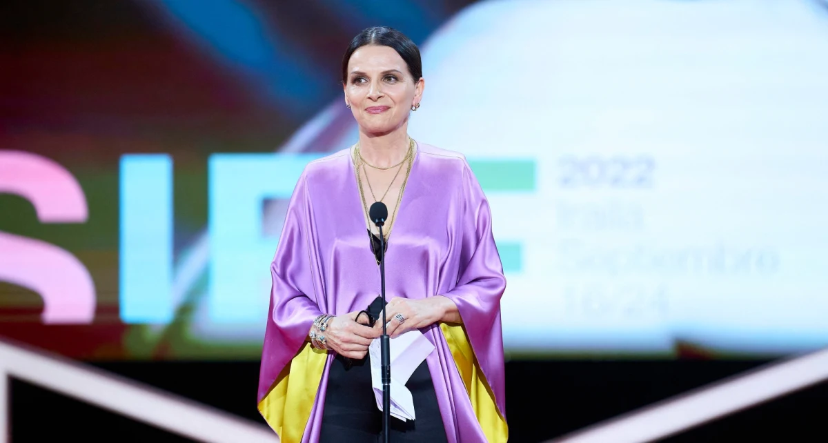 Gwiazdy francuskiego kina i muzyki, w tym m.in. Juliette Binoche, Marion Cotillard i Isabelle Huppert, obcięły włosy, solidaryzując się z protestującymi kobietami w Iranie. W trwających od ponad dwóch tygodni demonstracjach po śmierci 22-letniej Mahsy Amini, która zmarła w niejasnych okolicznościach po zatrzymaniu przez policję moralności, zginęły już co najmniej 154 osoby.