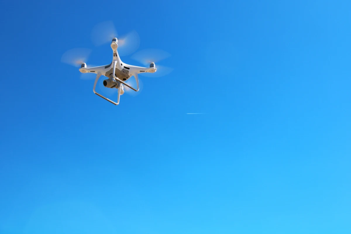 Estońskie służby bezpieczeństwa wewnętrznego (KAPO) poinformowały, że przejęły drony od mężczyzny, który kupił je za pieniądze ze zbiórki na pomoc rosyjskiej armii, a skonfiskowany sprzęt przekazały ukraińskiej armii.