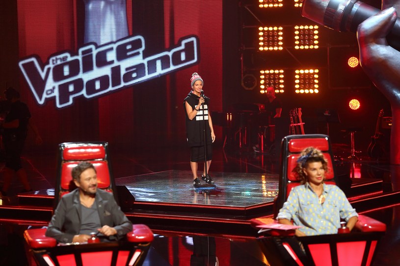 To był jeden z najbardziej zaskakujących, gwiazdorskich epizodów w historii "The Voice of Poland". W szóstej edycji programu w talent show niespodziewanie pojawiła się aktorka Laura Samojłowicz. Jednak żaden z trenerów nie zdecydował się odwrócić swojego fotela. 