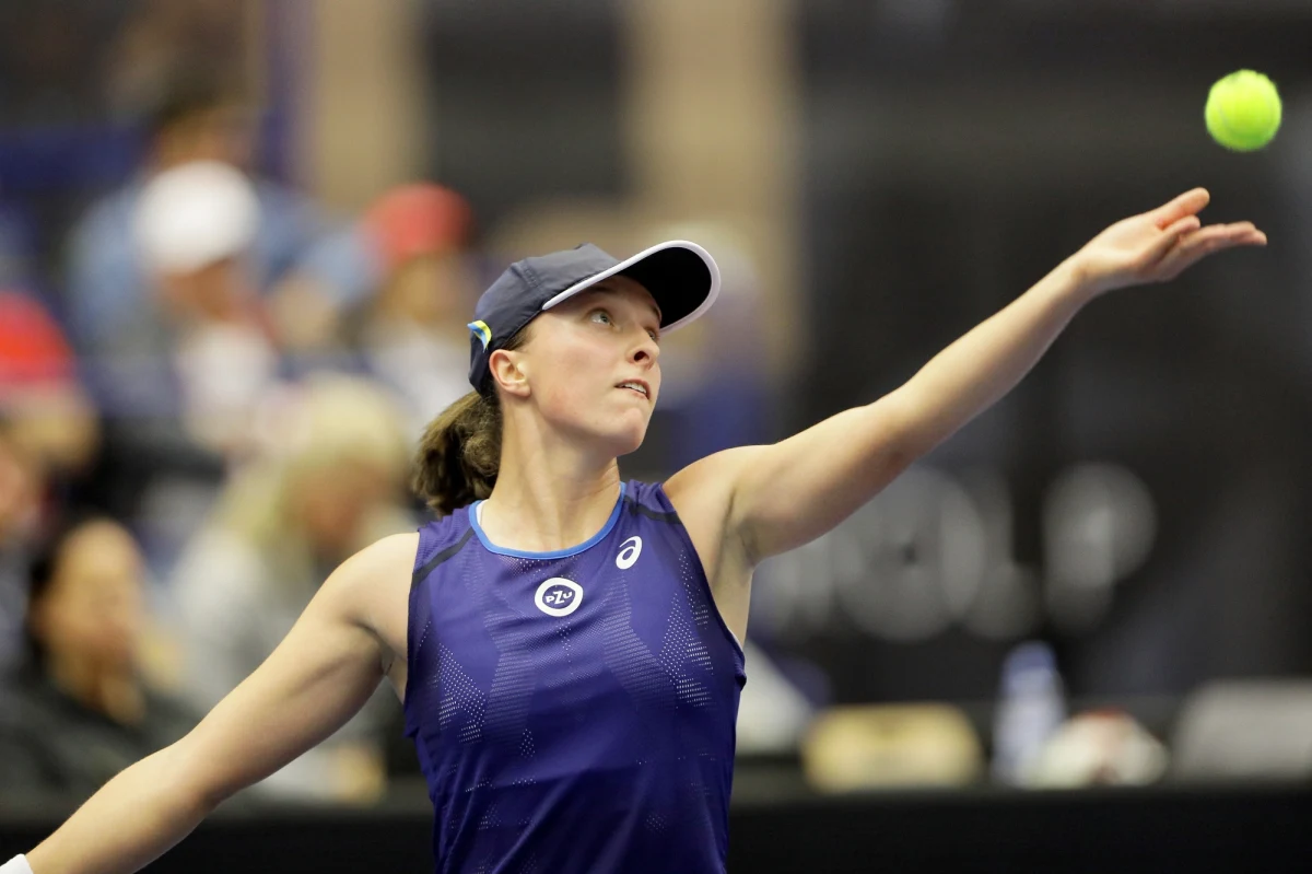 Liderka światowego rankingu Iga Świątek awansowała do 3. rundy, czyli ćwierćfinału turnieju tenisowego WTA 500 na twardych kortach w Ostrawie. W meczu z Australijką Ajlą Tomljanovic Polka wygrała pierwszego seta 7:5, a w drugim jej rywalka skreczowała przy stanie 2:2.