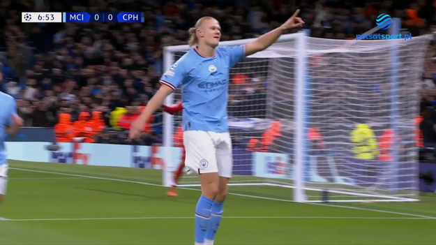 Skrót meczu Manchester City - FC Kopenhaga 5-0

Bramki: 7. Haaland (Cancelo), 32. Haaland (S. Gomez), 39. Chocolava (sam.), 55. Mahrez (kar.), 76. J. Alvarez (Mahrez)

Składy wyjściowe spotkania:

Manchester City: Ederson – Cancelo, Dias, Laporte, S. Gómez – Mahrez, Gündogan (C), Ber. Silva, Grealish – Haaland, J. Álvarez.
Rezerwowi: Ortega, Carson – N. Aké, Rodri, De Bruyne, Foden, Palmer, Akanji, Lewis, Wilson-Esbrand.
Trener: Pep Guardiola

FC Kopenhaga: Grabara – Diks, Vavro, Chočolava, Kristiansen – Stamenic, Lerager, Jóhannesson – Claesson (C), Daramy – Karamoko.
Rezerwowi: Johnsson, Ryan – Babacar, Cornelius, Sörensen, Mukairu, Jelert, Ankersen, Lund Jensen, Bardghji, Haraldsson.
Trener: Jacob Neestrup

KLIKNIJ TUTAJ I ZOBACZ NAJCIEKAWSZE TREŚCI ZWIĄZANE Z LIGĄ MISTRZÓW

Obserwuj Interię Sport i bądź na bieżąco!
Wszystkie transmisje można śledzić na platformie Polsat Box Go!
