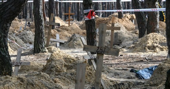 Po trwającej ponad pięć miesięcy rosyjskiej okupacji mieszkańcy Iziumu, na północnym wschodzie Ukrainy, powoli wychodzą z piwnic. W mieście, w którym odkryto niemal 450 grobów ofiar tortur, większość budynków nie nadaje się do życia. Brakuje wszystkiego, ale ludzie proszą tylko o pokój.